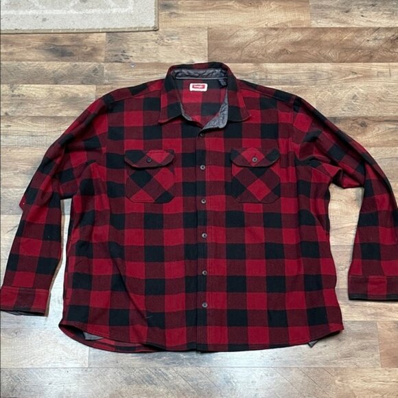 Wrangler Red and Black Checkered Men's Shirt - Picture 1 of 3